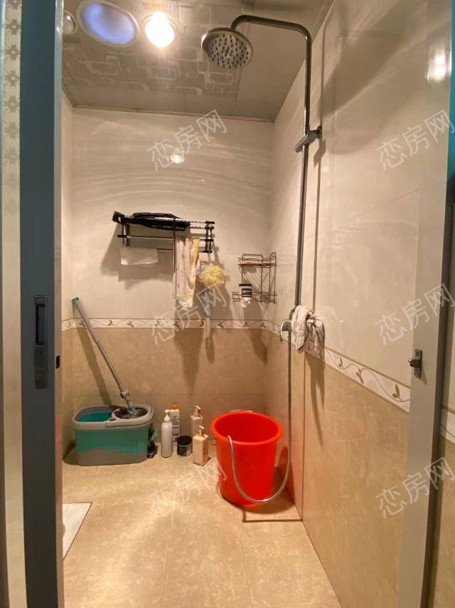 乘风小区，3室2厅2卫，124.00㎡，普装，售价27万 二手房