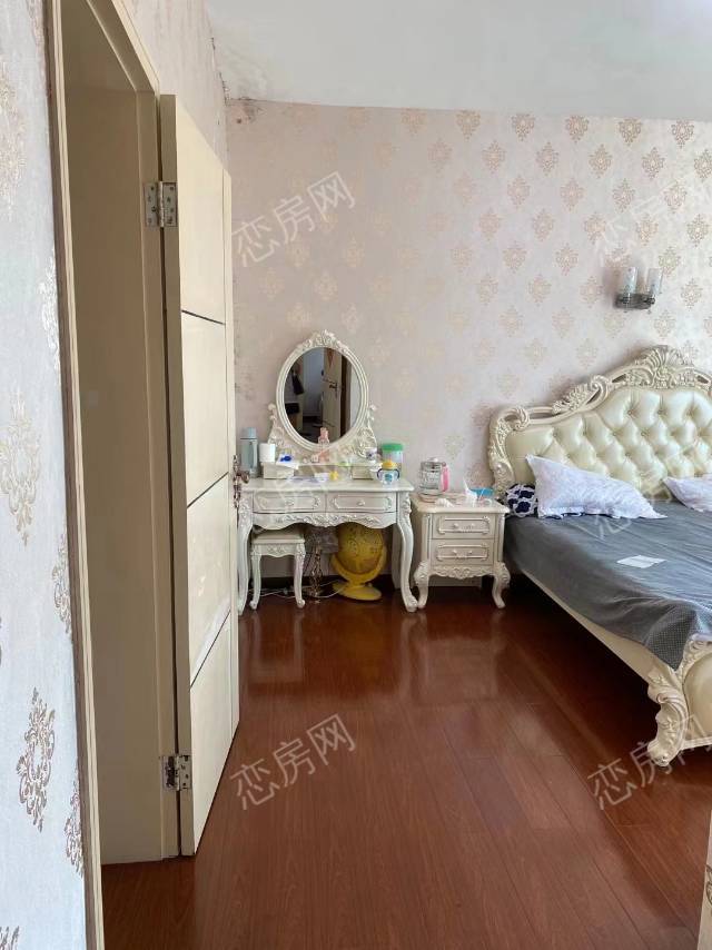 乘风小区，3室2厅2卫，124.00㎡，普装，售价27万 二手房