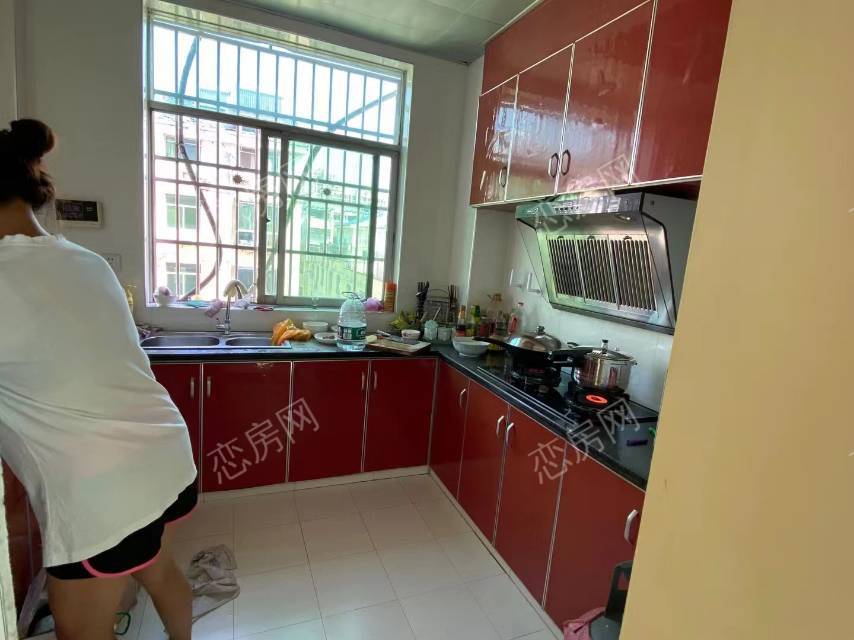 乘风小区，3室2厅2卫，124.00㎡，普装，售价27万 二手房