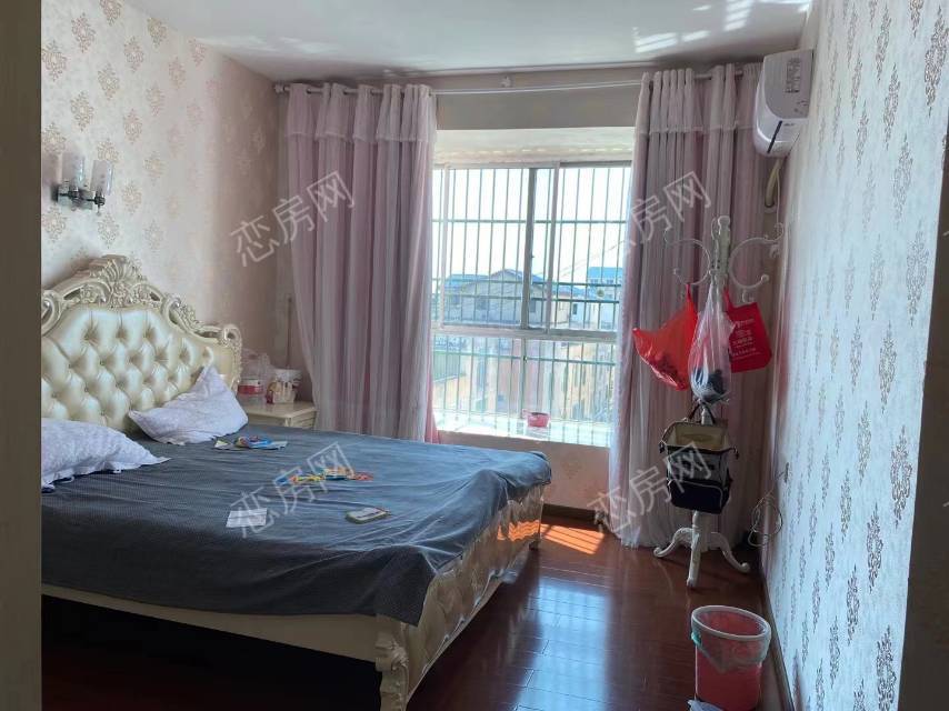 乘风小区，3室2厅2卫，124.00㎡，普装，售价27万 二手房