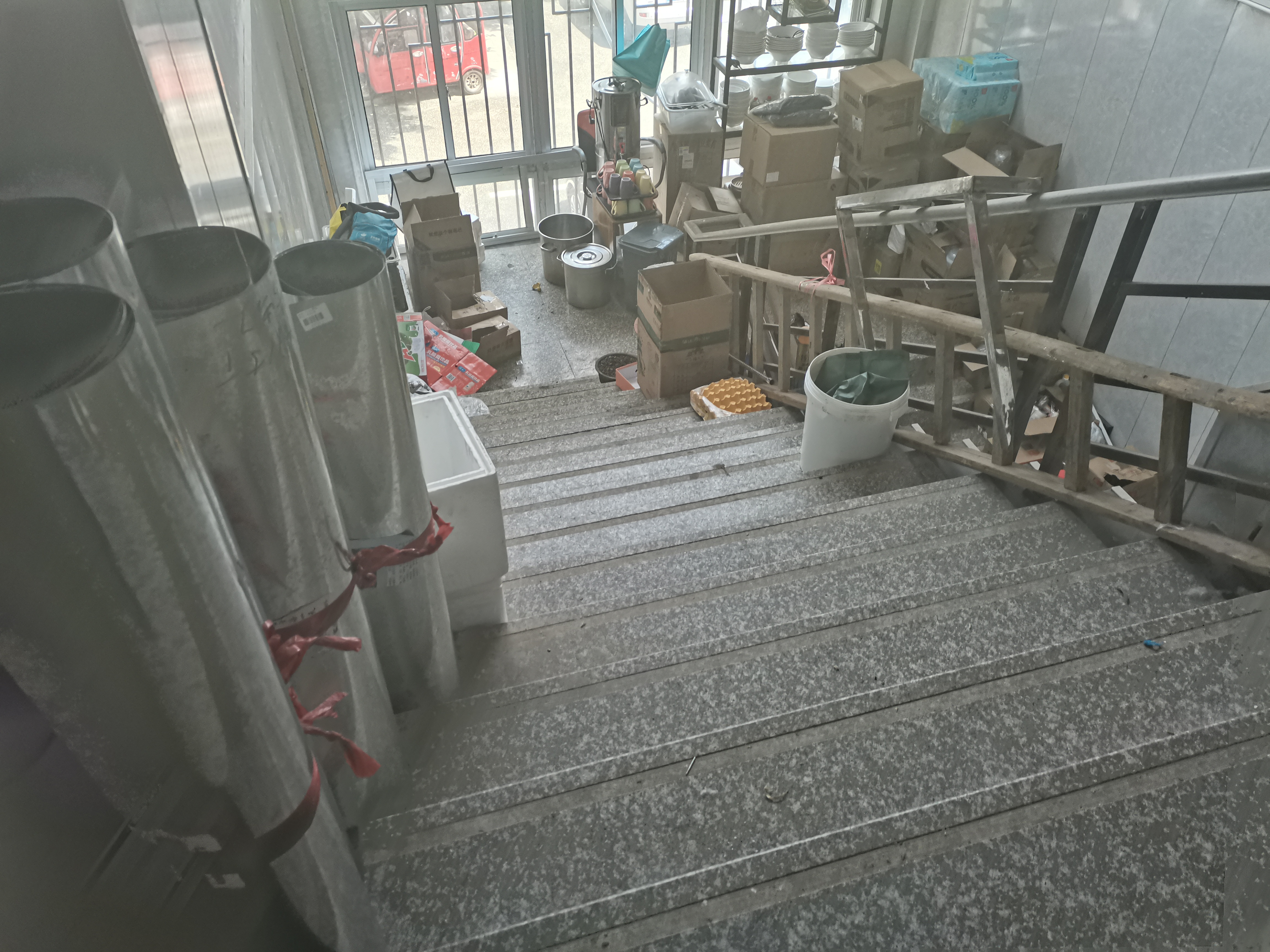 商贸大厦临街商铺,上下两层  260.29平   售价 205万 二手房