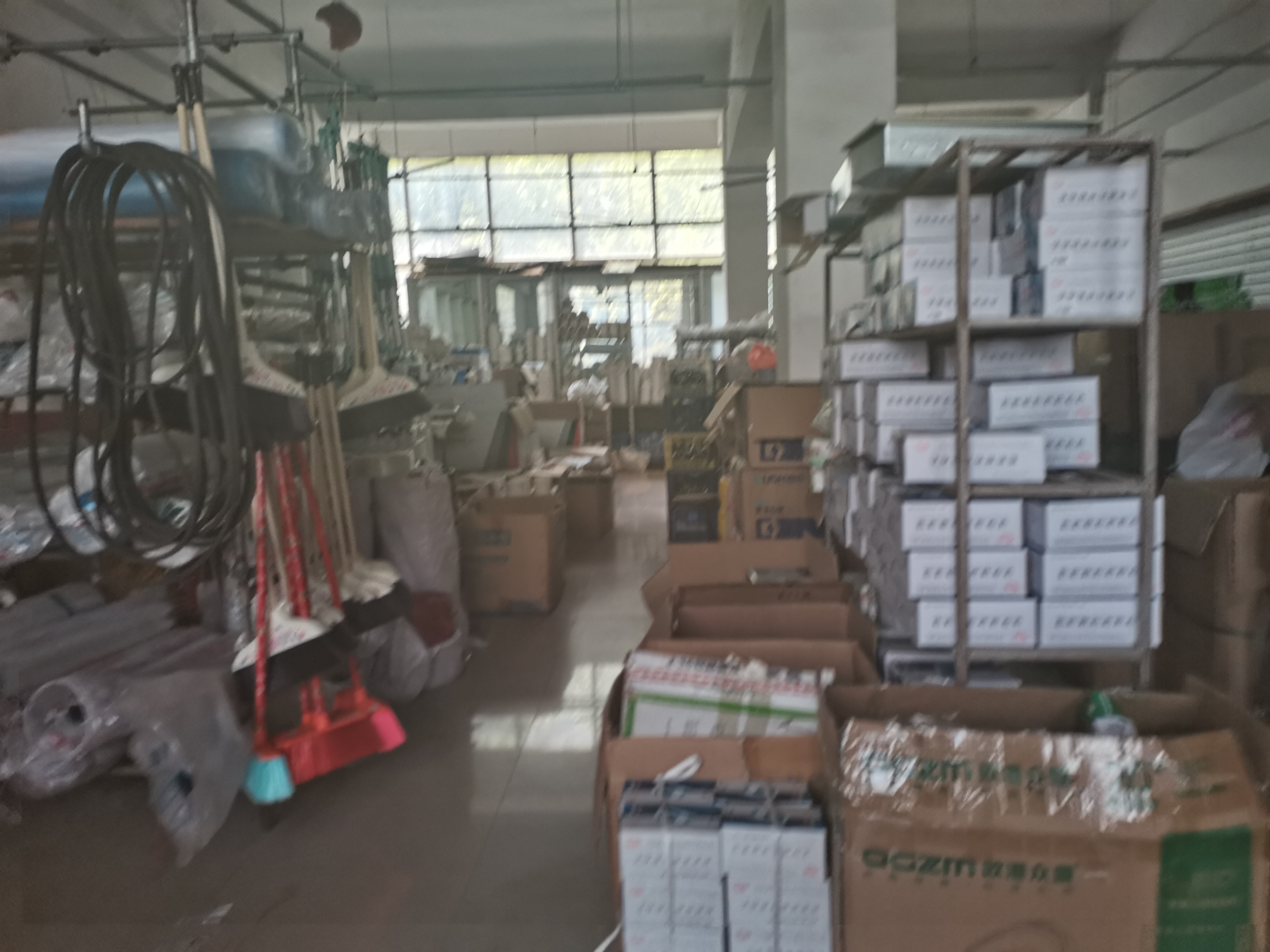 商贸大厦临街商铺,上下两层  260.29平   售价 205万 二手房