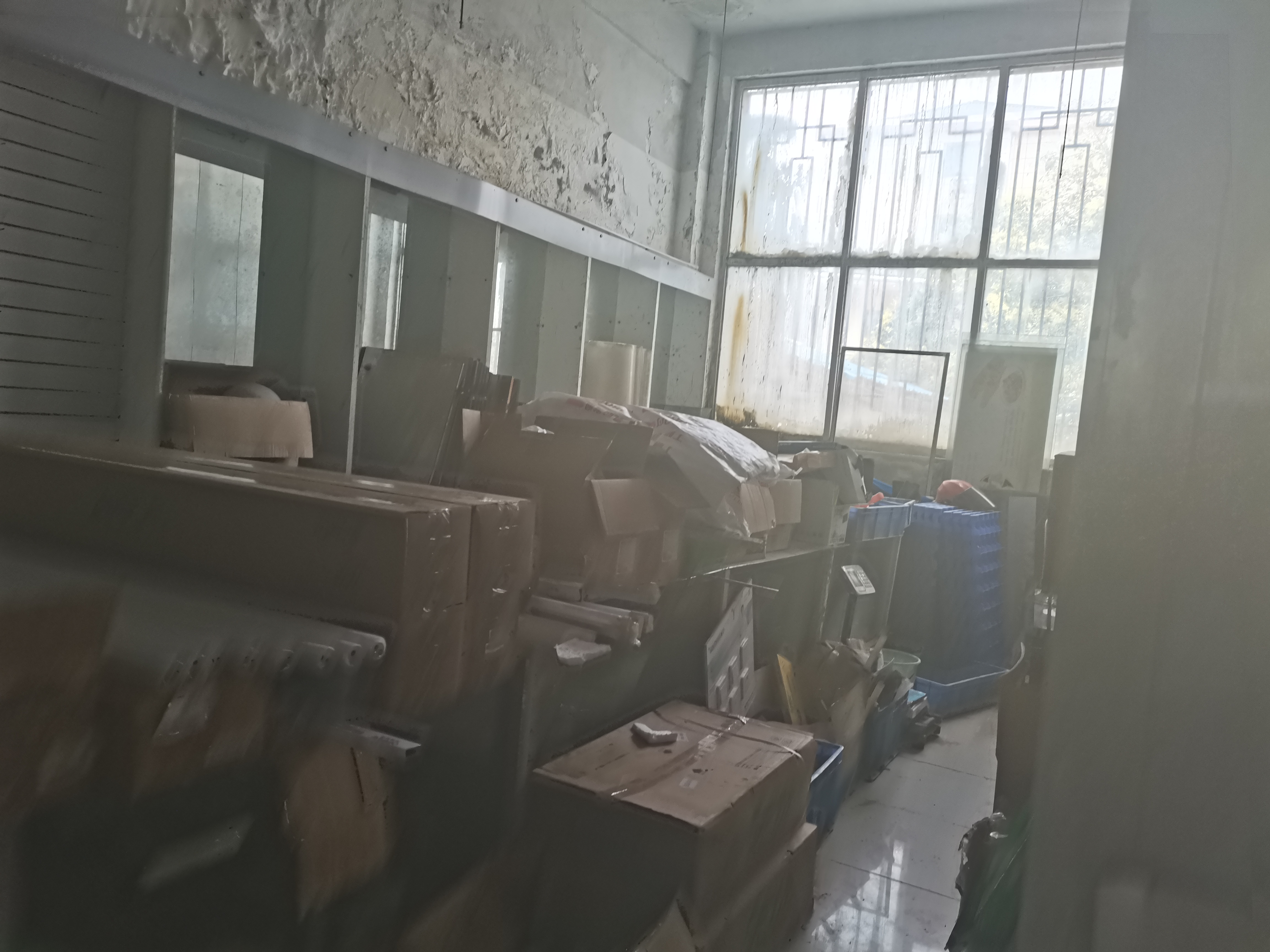 商贸大厦临街商铺,上下两层  260.29平   售价 205万 二手房