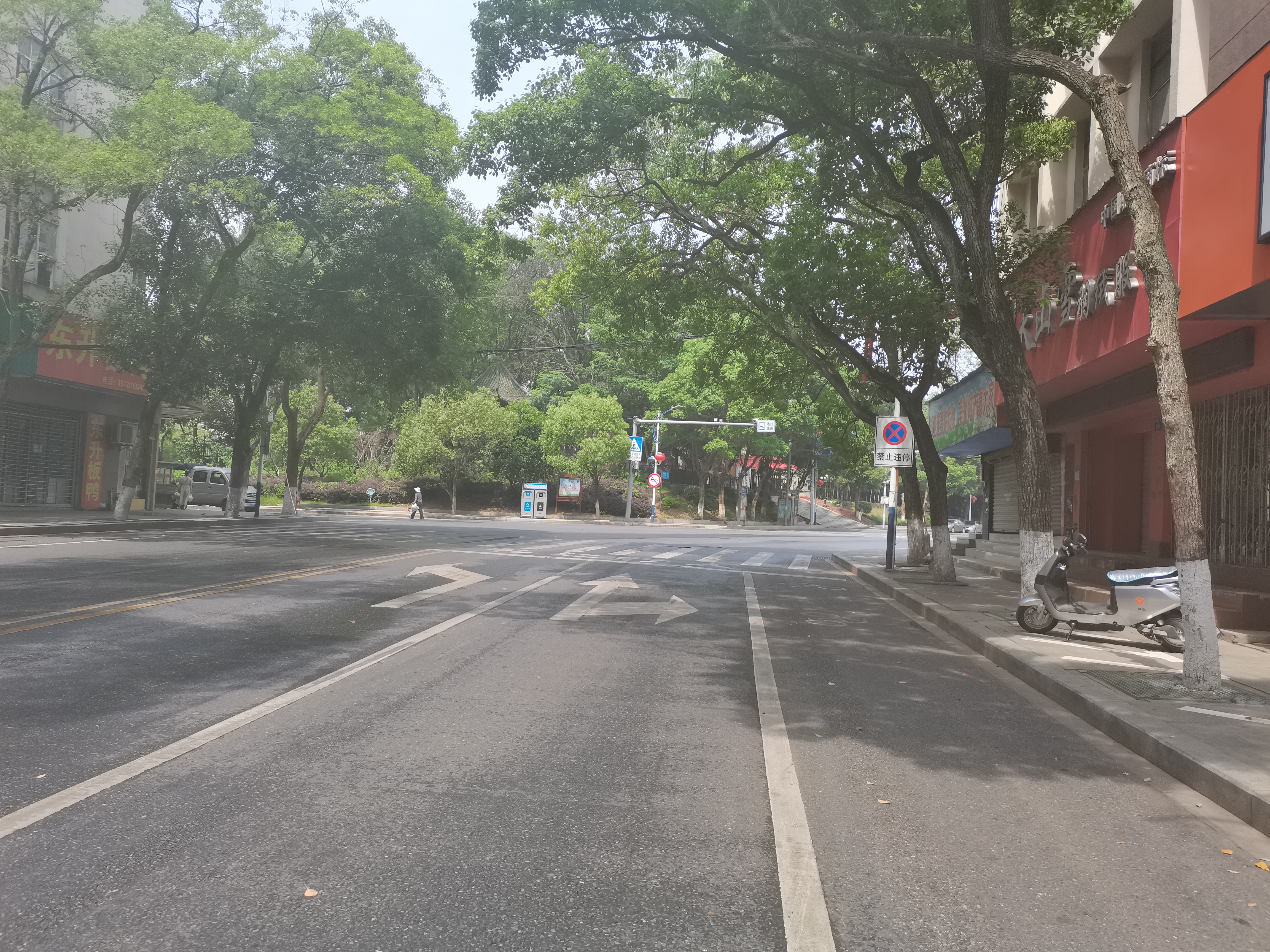 商贸大厦临街商铺,上下两层  260.29平   售价 205万 二手房