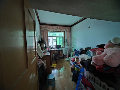 珍珠湖小区，3室2厅1卫，132.00㎡，普装，售价38.00万