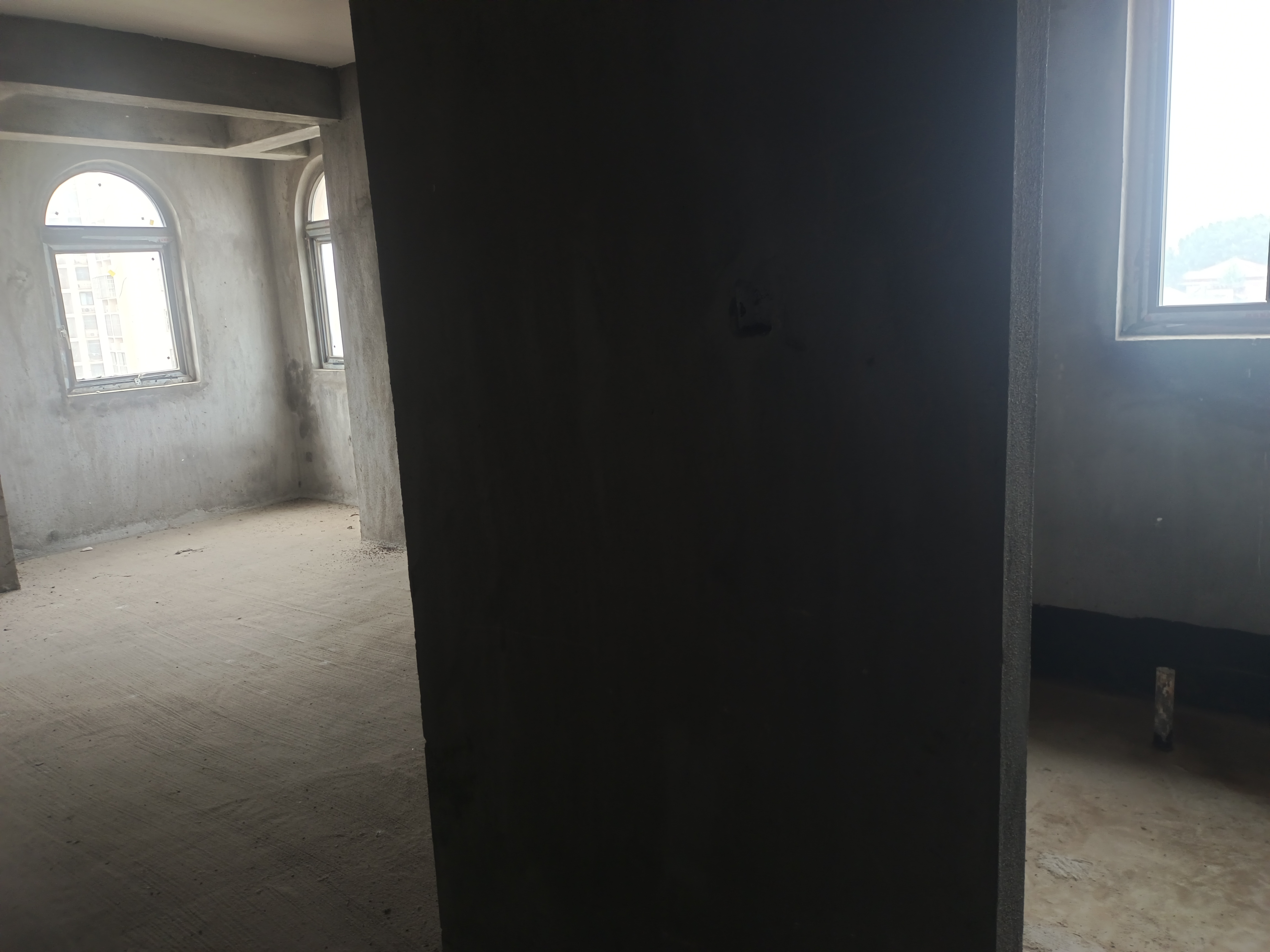 金涛国际华城，5室4厅3卫，240.56㎡，毛坯，售价50万 二手房