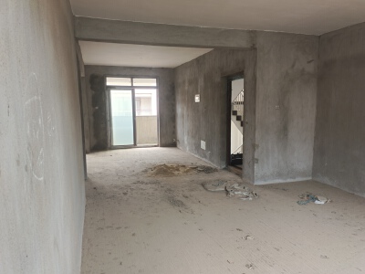 金涛国际华城，5室4厅3卫，240.56㎡，毛坯，售价50万