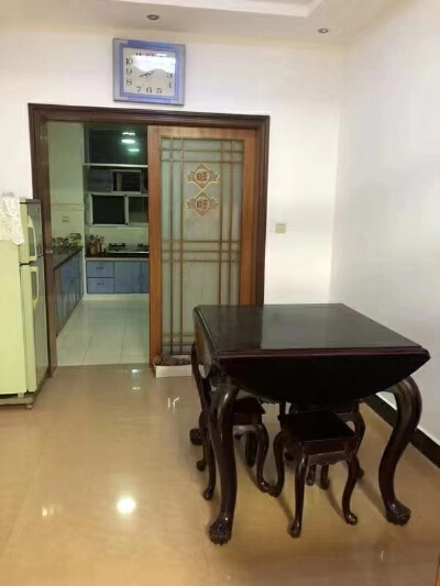 湖滨家园，3室2厅2卫，120㎡，简装，租金1000元/月