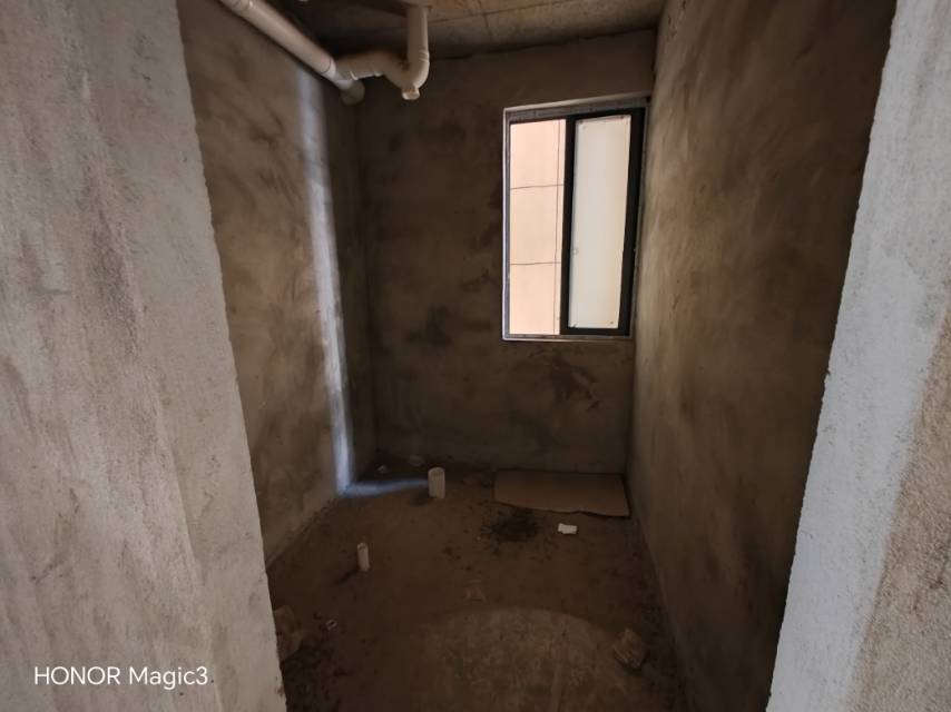 富鑫春天，3室2厅2卫，125.00㎡，毛坯，售价55万 二手房