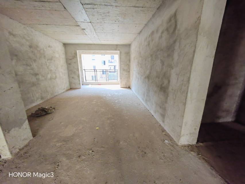 富鑫春天，3室2厅2卫，125.00㎡，毛坯，售价55万 二手房