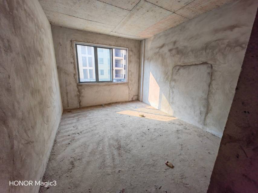 富鑫春天，3室2厅2卫，125.00㎡，毛坯，售价55万 二手房