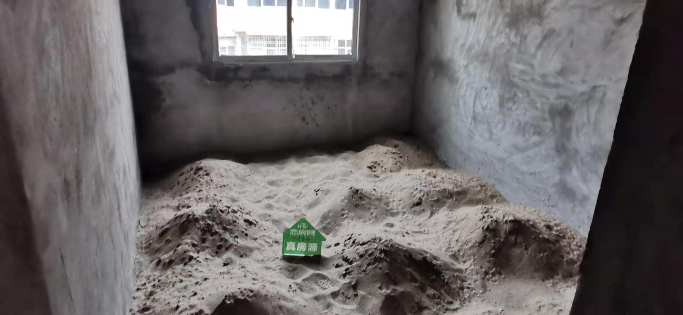 益和花园南区，3室2厅2卫，110㎡，毛坯，售价28万 二手房