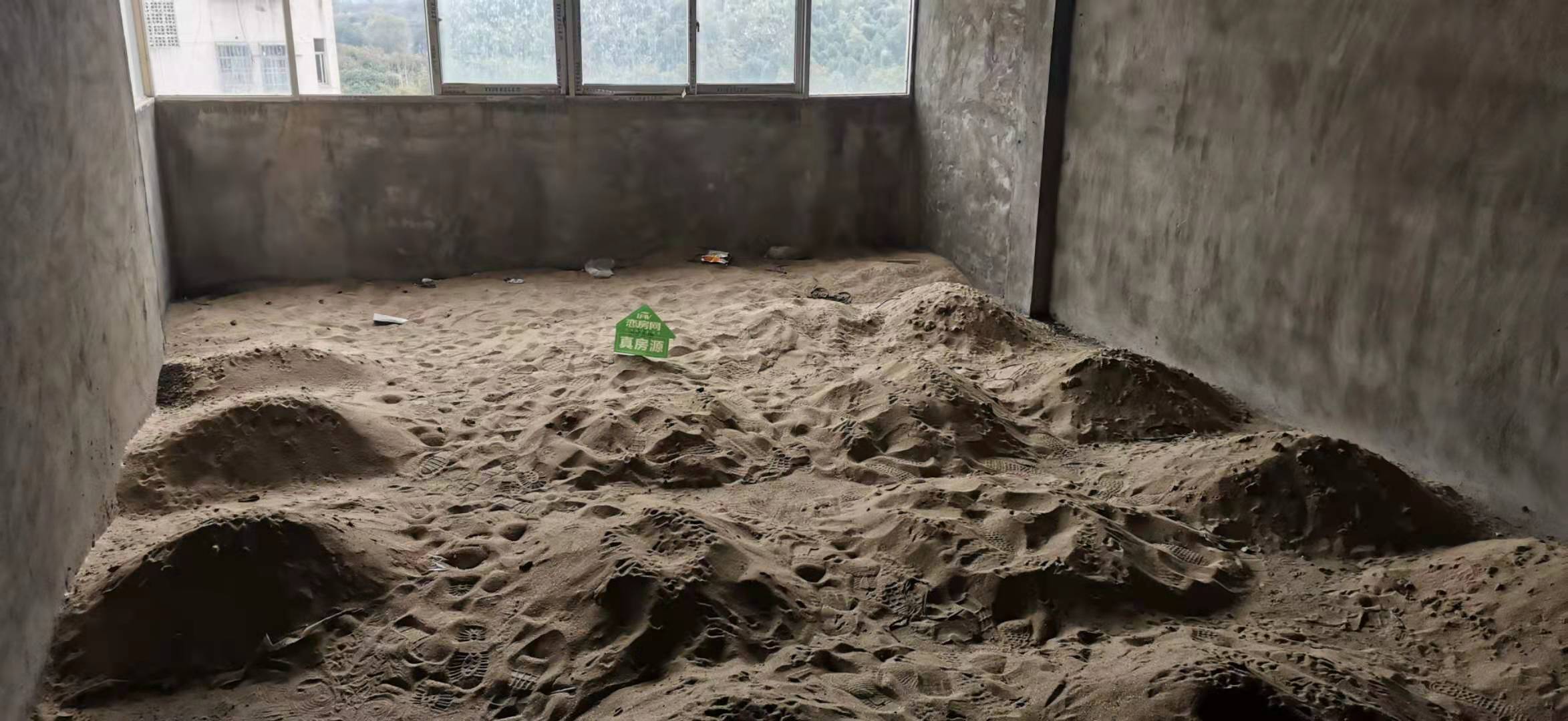 益和花园南区，3室2厅2卫，110㎡，毛坯，售价28万 二手房