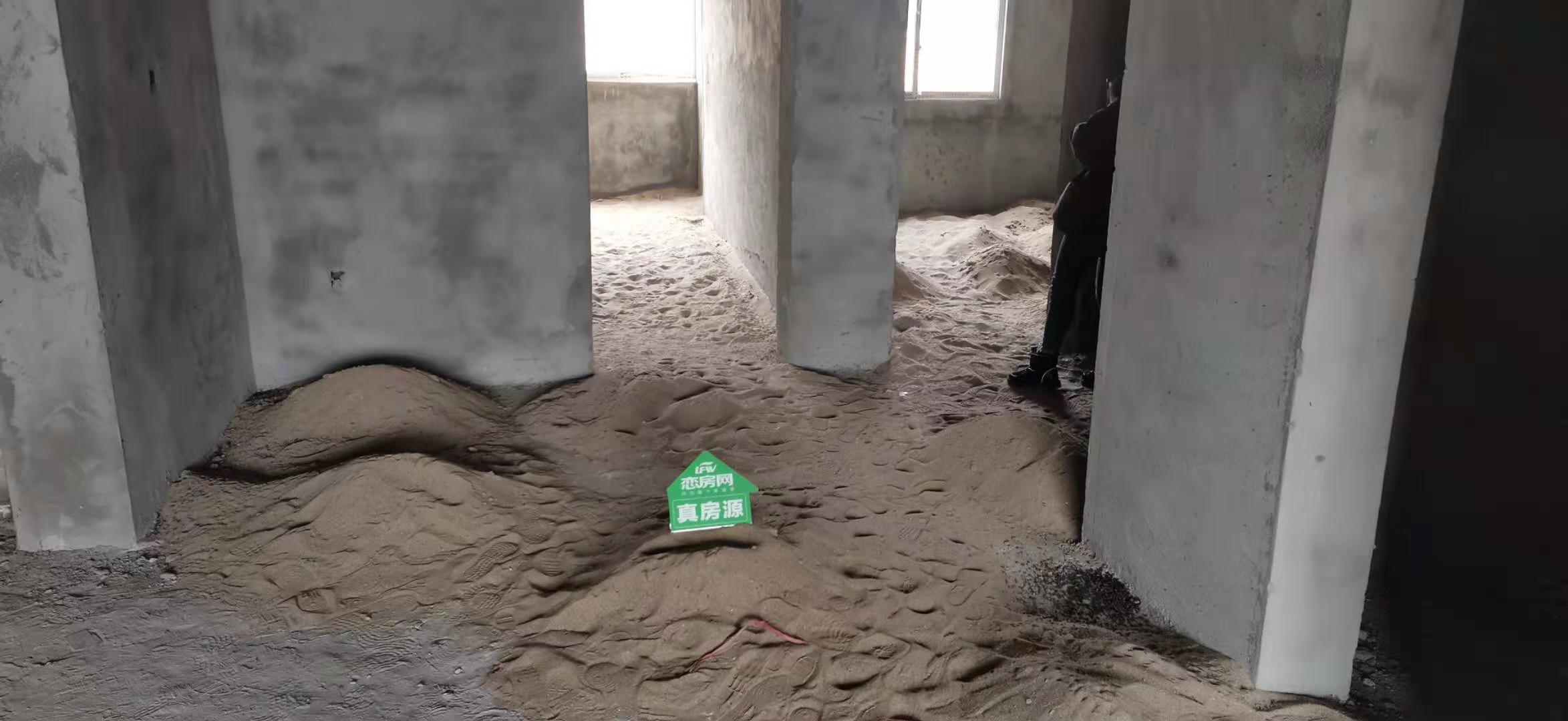 益和花园南区，3室2厅2卫，110㎡，毛坯，售价28万 二手房