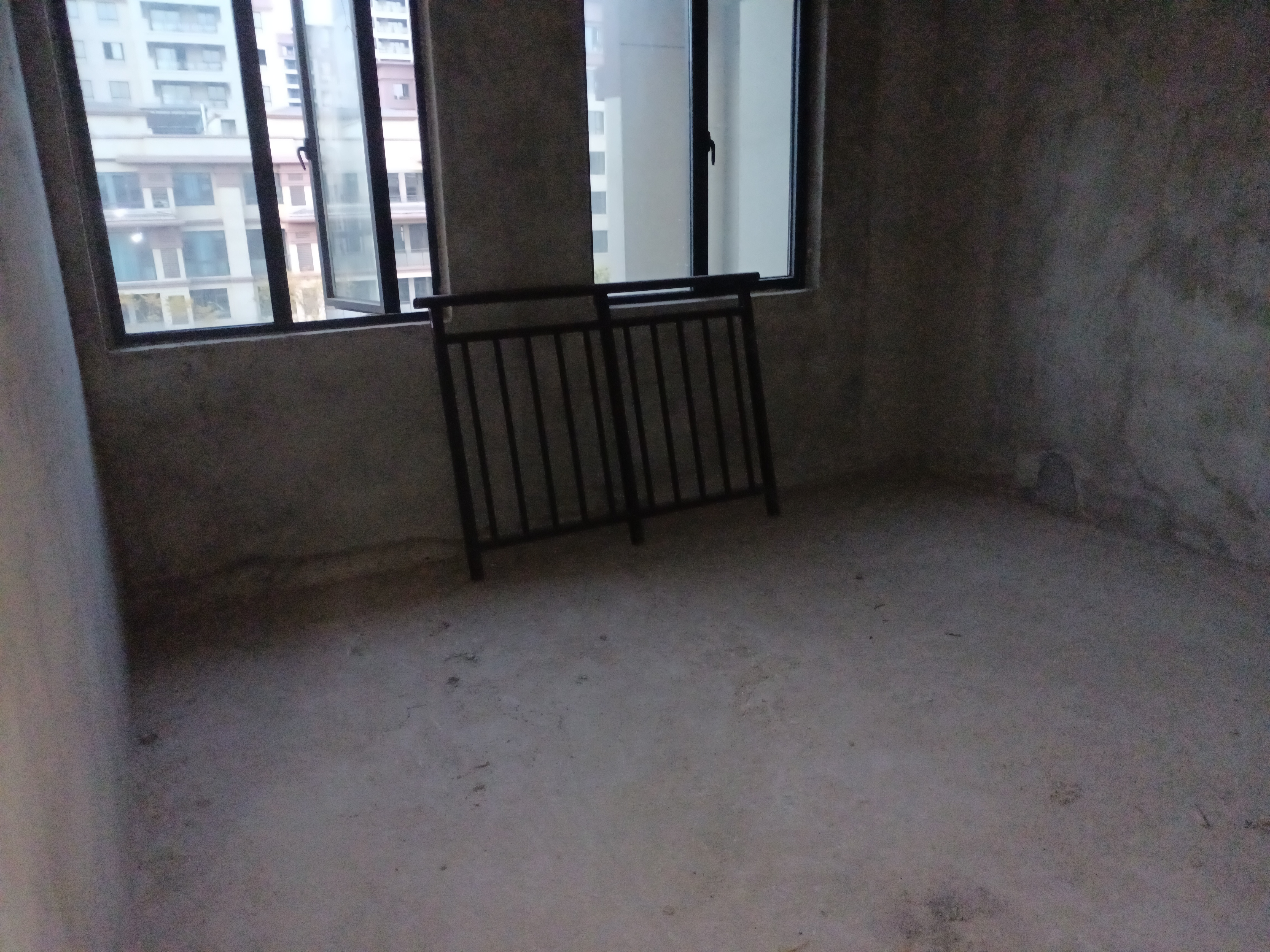 荷塘新城，6室2厅3卫，202.00㎡，售价110万 二手房