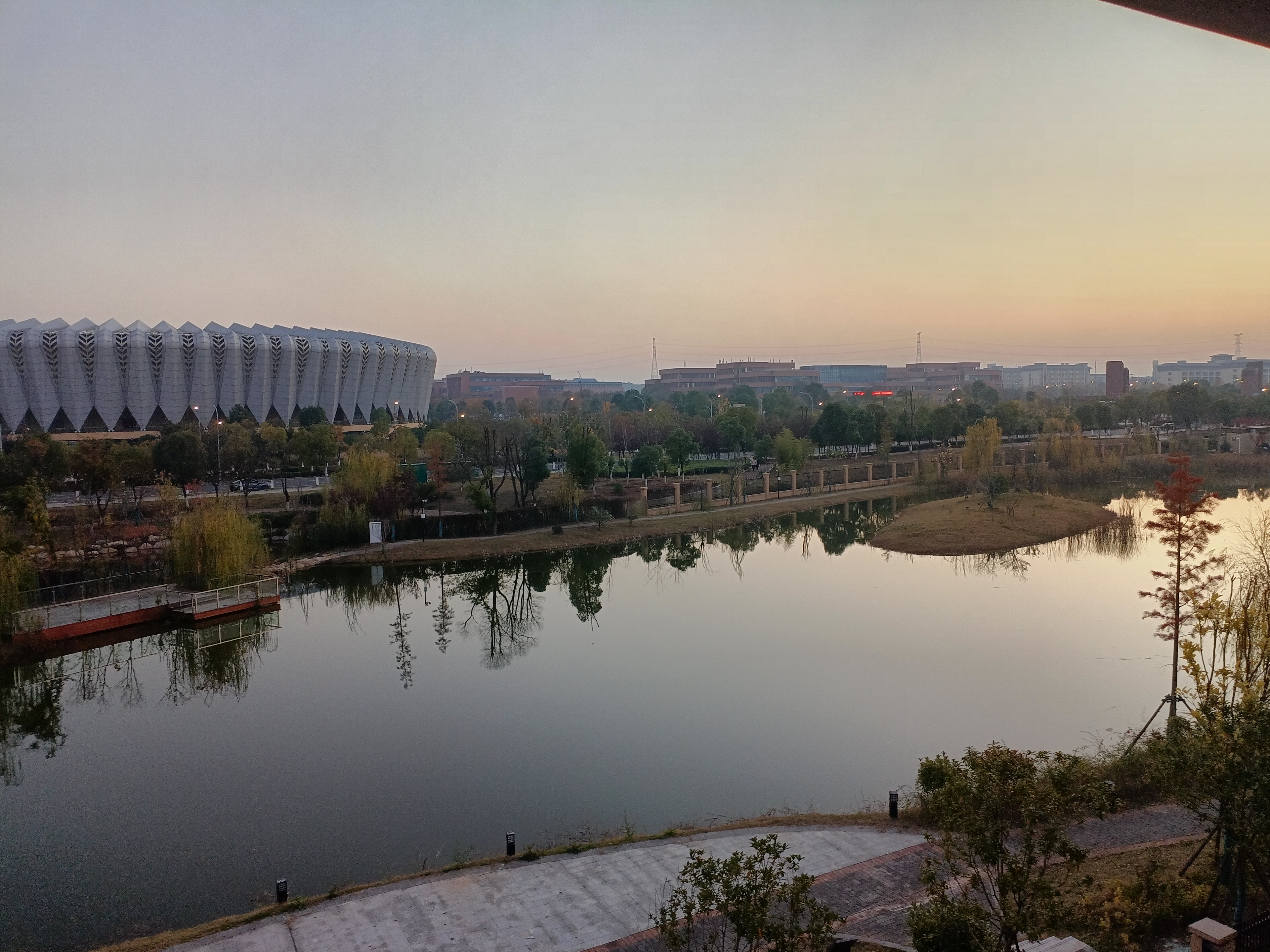 荷塘新城，6室2厅3卫，202.00㎡，售价110万 二手房