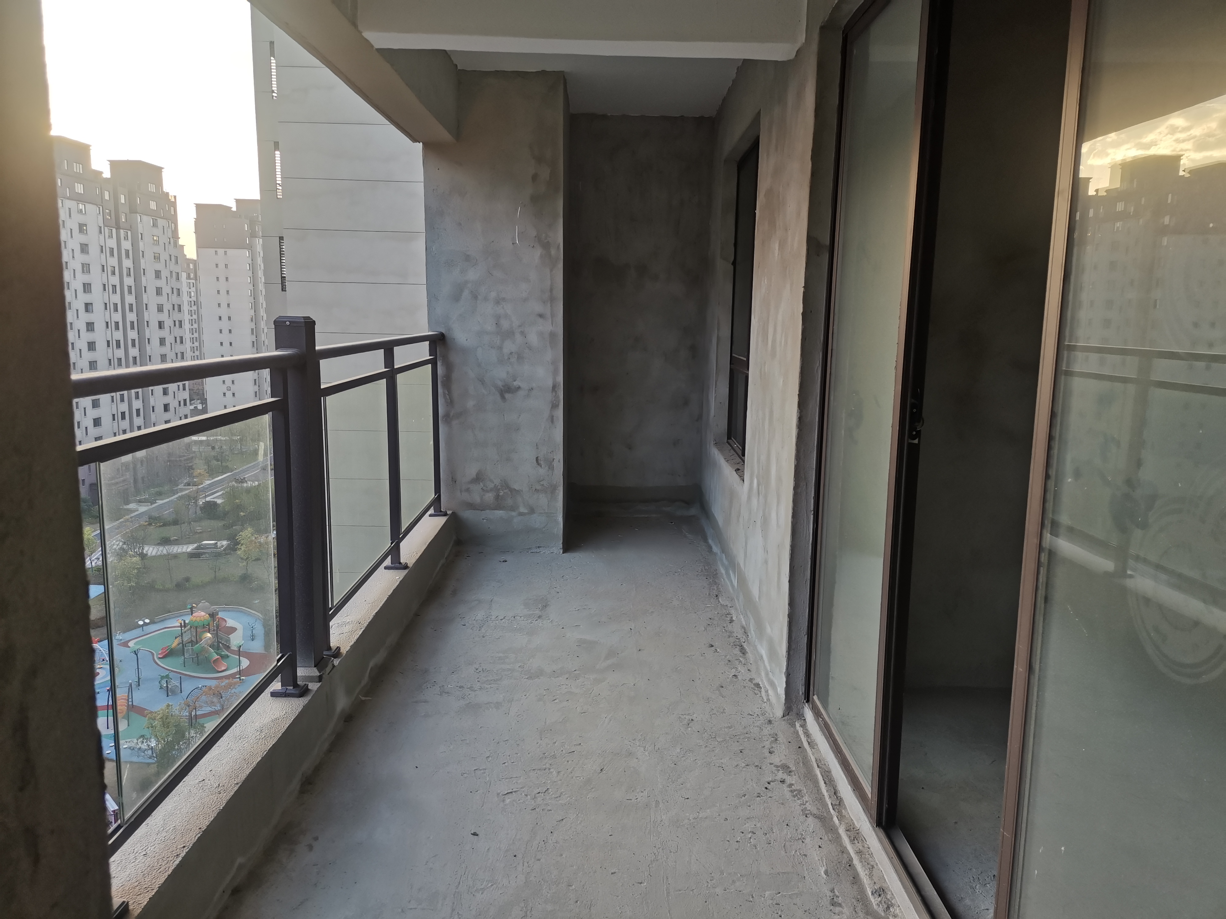 荷塘新城，超大三房，黄金楼层，129.6平仅需49万 二手房