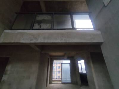 克拉首座，5室2厅2卫，192.00㎡，售价125.00万