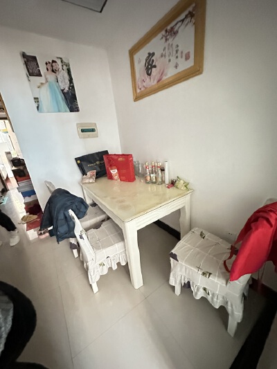 温馨小区，2室2厅1卫，65㎡，普装，售价18万