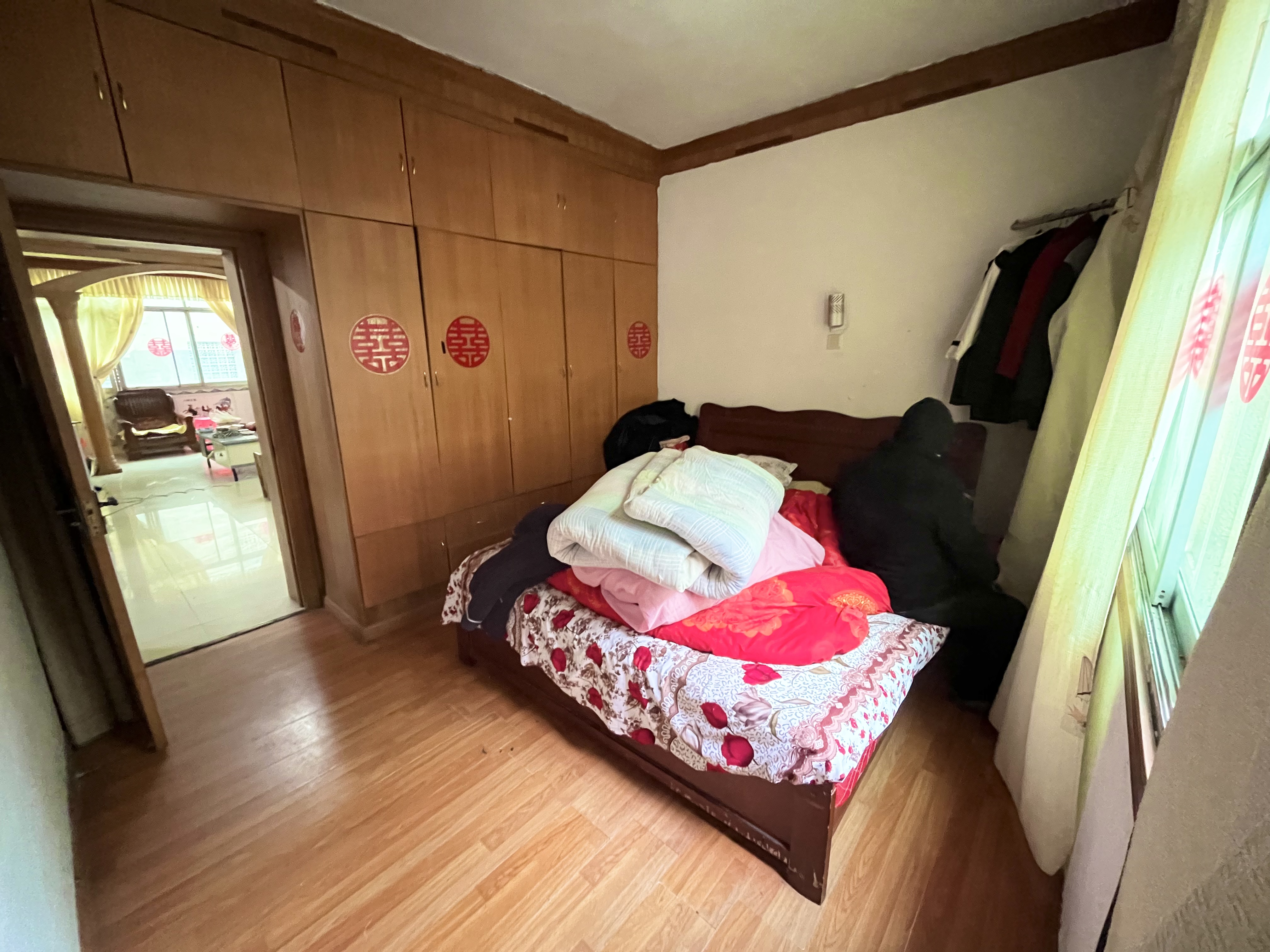 葡萄园小区，2室2厅1卫，93.63㎡，简装，售价25万 二手房