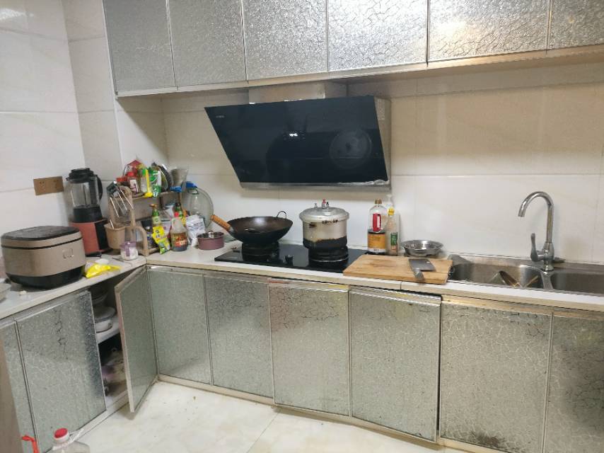 红宝石小区，3室2厅1卫，117.00㎡，精装，售价50万 二手房