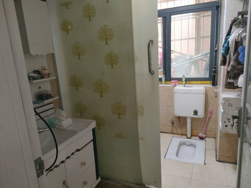 红宝石小区，3室2厅1卫，117.00㎡，精装，售价50万 二手房