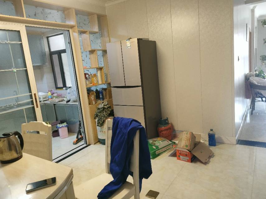 红宝石小区，3室2厅1卫，117.00㎡，精装，售价50万 二手房