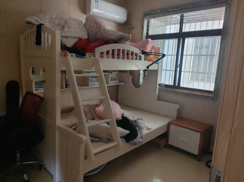 红宝石小区，3室2厅1卫，117.00㎡，精装，售价50万 二手房