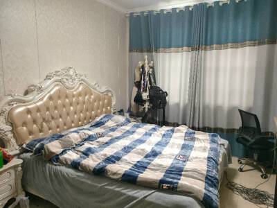 红宝石小区，3室2厅1卫，117.00㎡，精装，售价50万