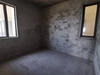 凤雅澜庭，3室2厅2卫，130.60㎡，毛坯，售价65万