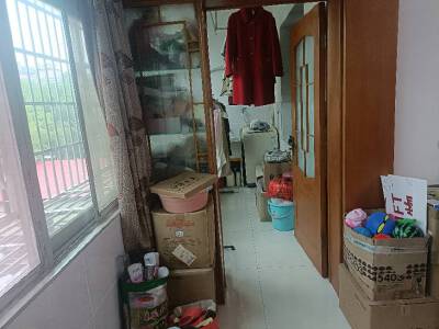 珍珠湖小区，2室2厅1卫，110㎡，普装，售价35万