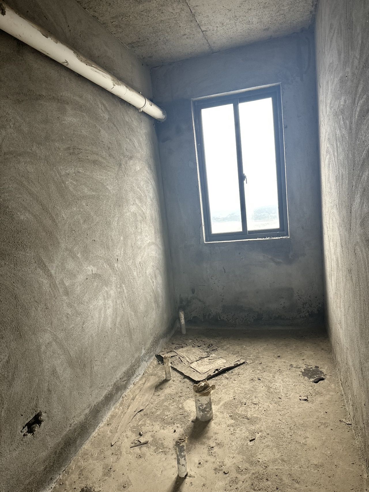 天湖郦都，5室3厅2卫，257.24㎡，毛坯，售价90万 二手房