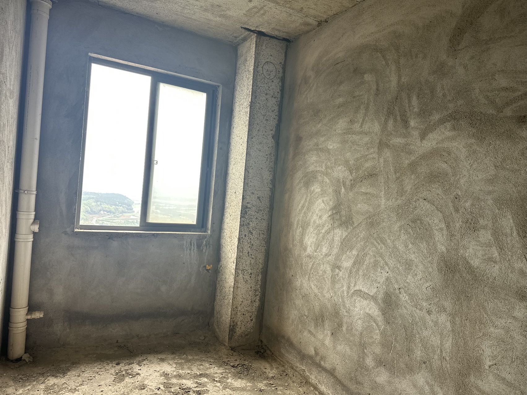 天湖郦都，5室3厅2卫，257.24㎡，毛坯，售价90万 二手房