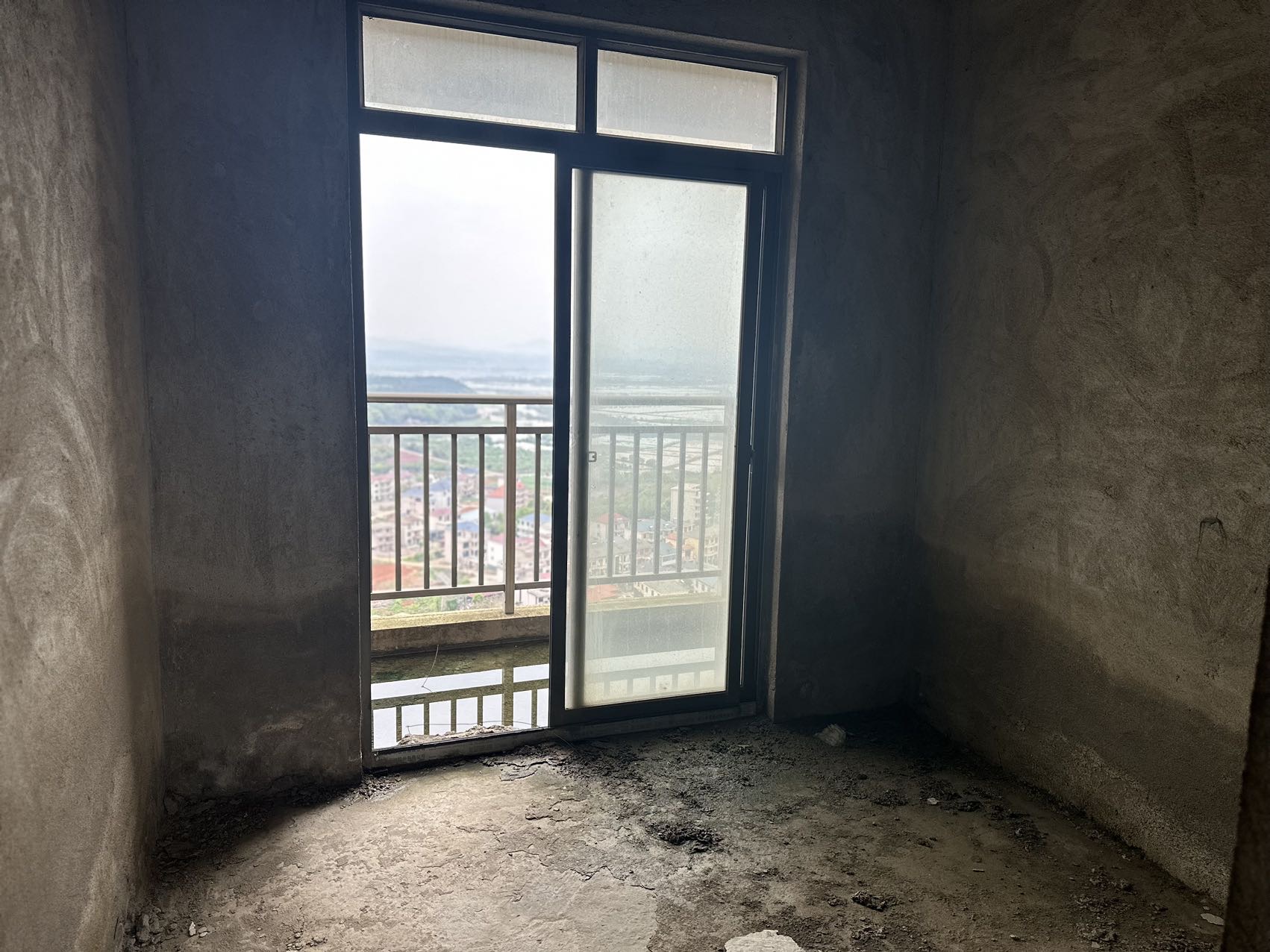 天湖郦都，5室3厅2卫，257.24㎡，毛坯，售价90万 二手房