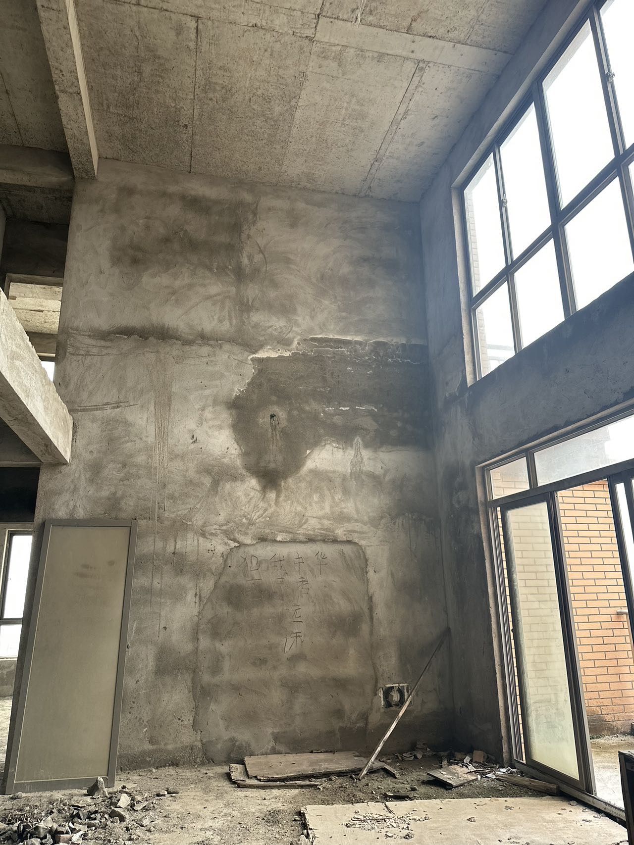 天湖郦都，5室3厅2卫，257.24㎡，毛坯，售价90万 二手房