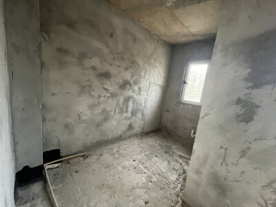 中航城花园里，3室2厅2卫，121.00㎡，毛坯，售价79万