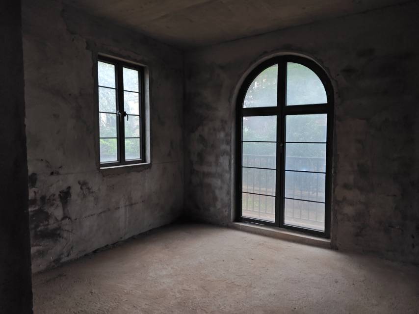 中航城庐山云岭，4室2厅2卫，229㎡，毛坯，售价200万 二手房