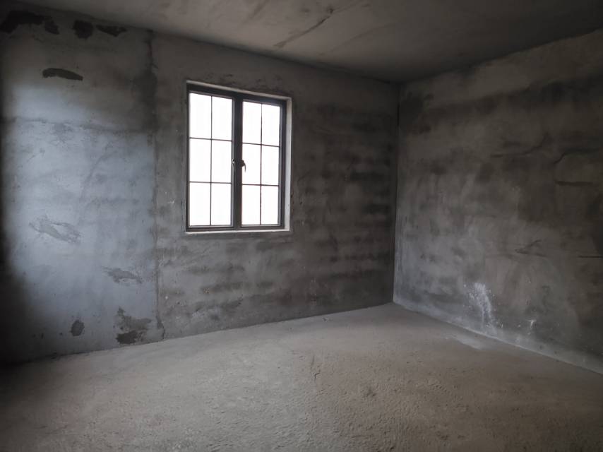 中航城庐山云岭，4室2厅2卫，229㎡，毛坯，售价200万 二手房