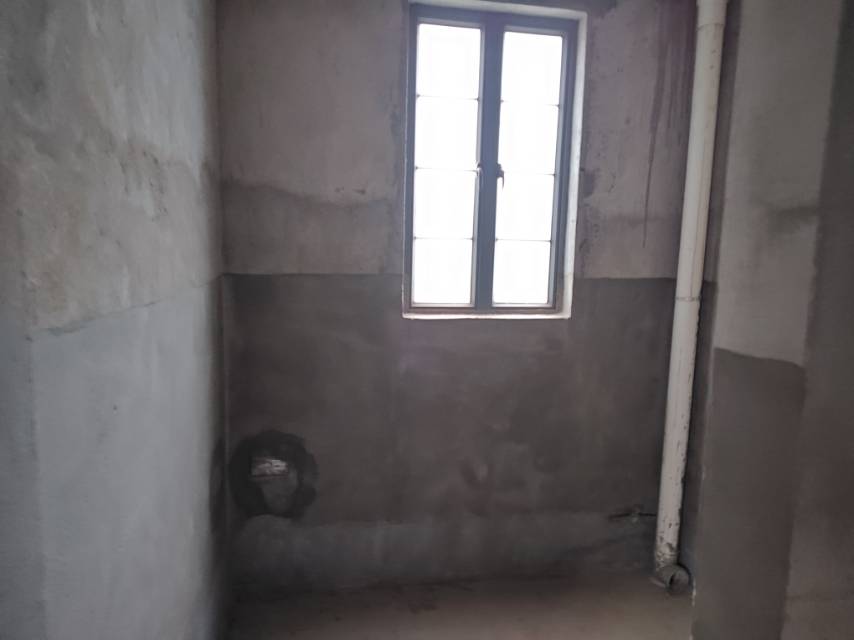 中航城庐山云岭，4室2厅2卫，229㎡，毛坯，售价200万 二手房