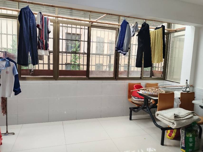 金涛国际华城，3室2厅2卫，122.33㎡，普装，售价42万 二手房