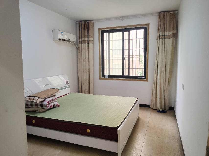 金涛国际华城，3室2厅2卫，122.33㎡，普装，售价42万 二手房