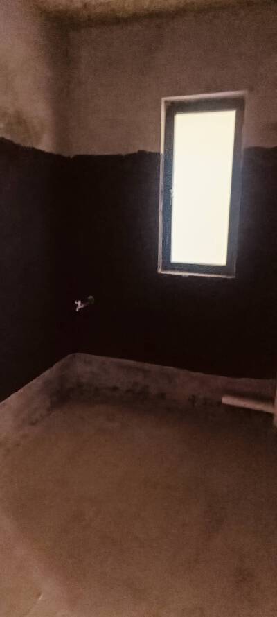 荷塘新城，4室3厅3卫，209.75㎡，毛坯，售价75万