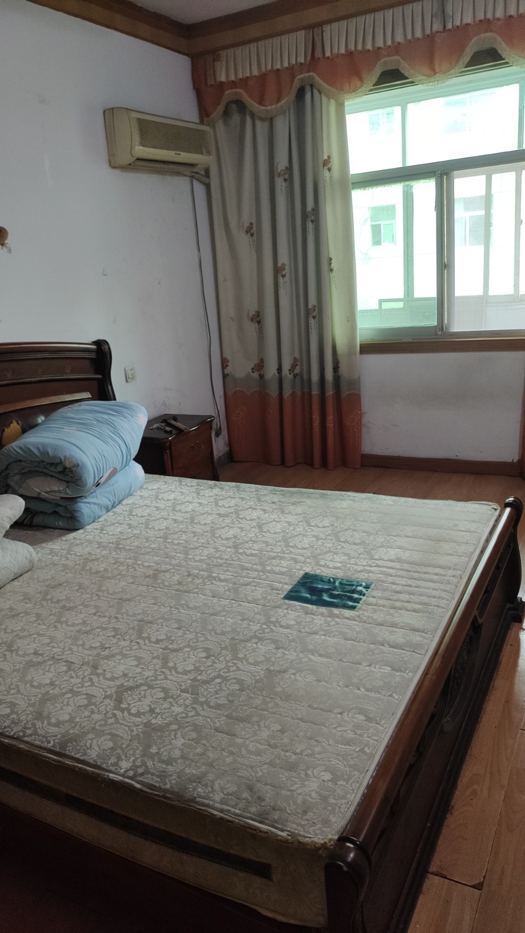 珍珠湖小区，3室2厅1卫，102㎡，简装，租金1000元/月 租房