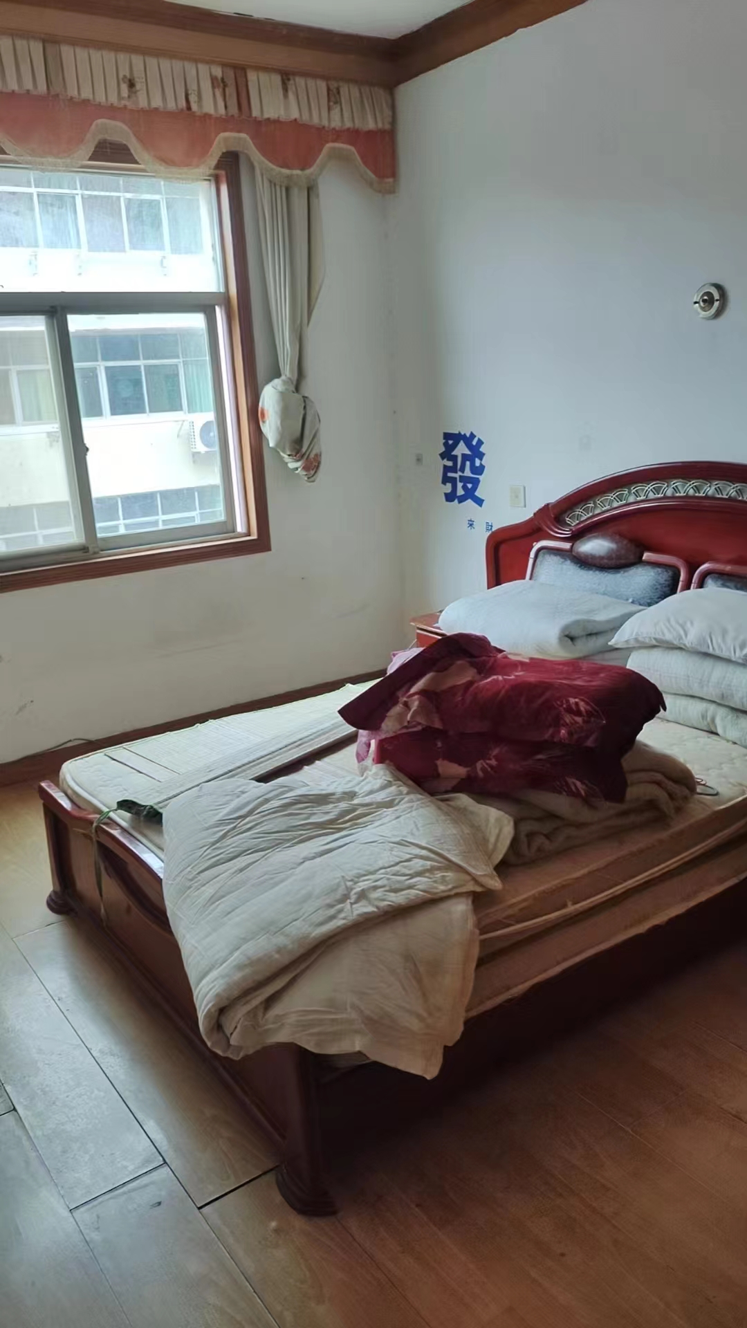 珍珠湖小区，3室2厅1卫，102㎡，简装，租金1000元/月 租房