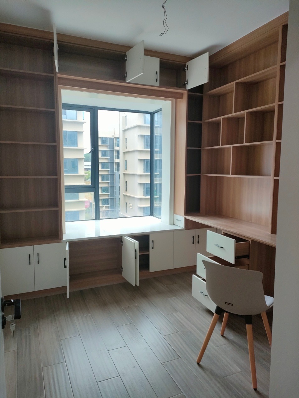 新加坡国际健康城，3室2厅2卫，131㎡，精装，售价95万 二手房