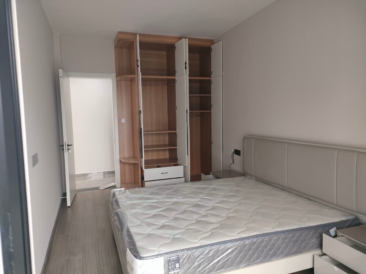 新加坡国际健康城，3室2厅2卫，131㎡，精装，售价95万 二手房