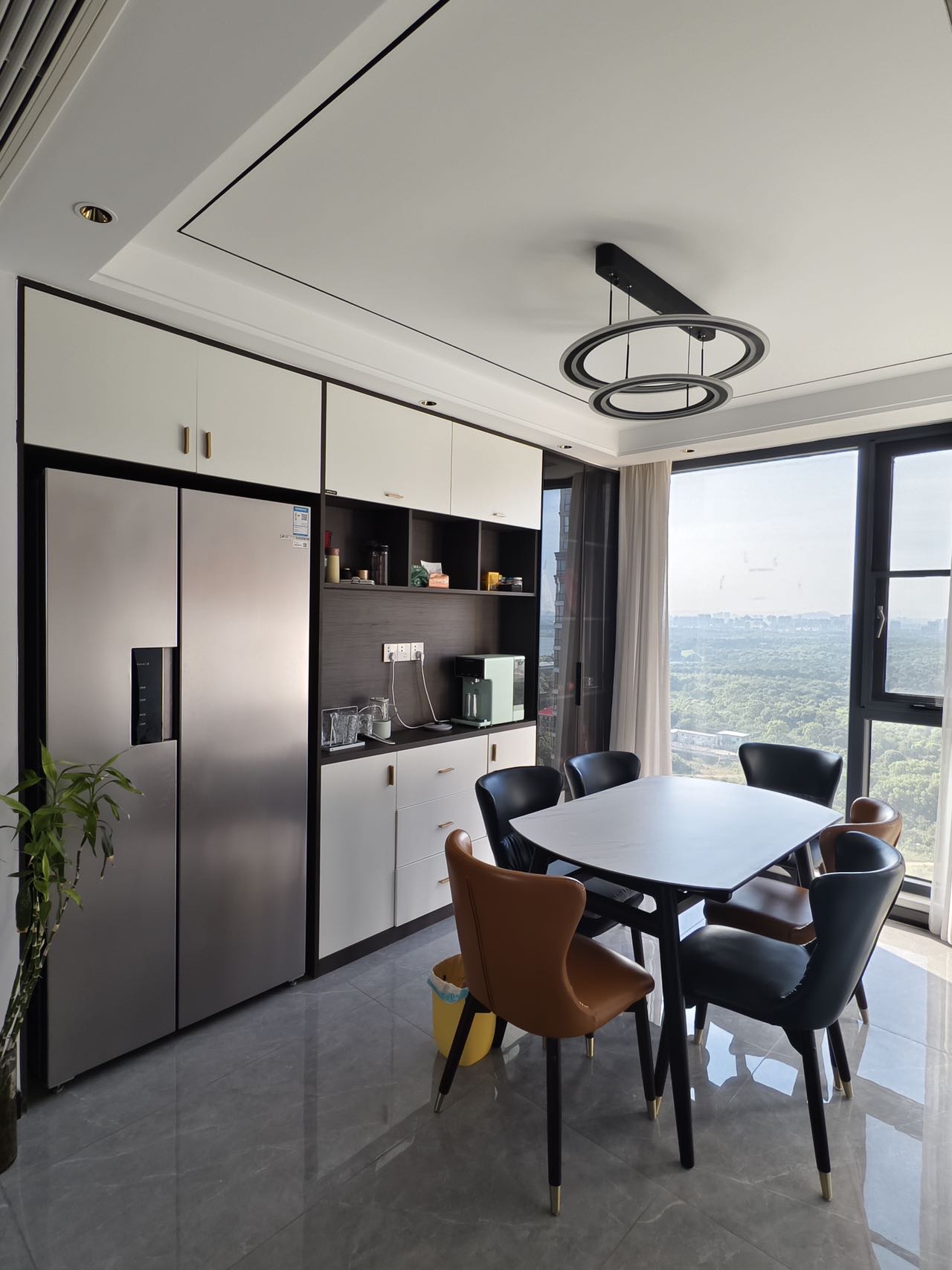 上海城，3室2厅2卫，123㎡，豪装，售价75万 二手房