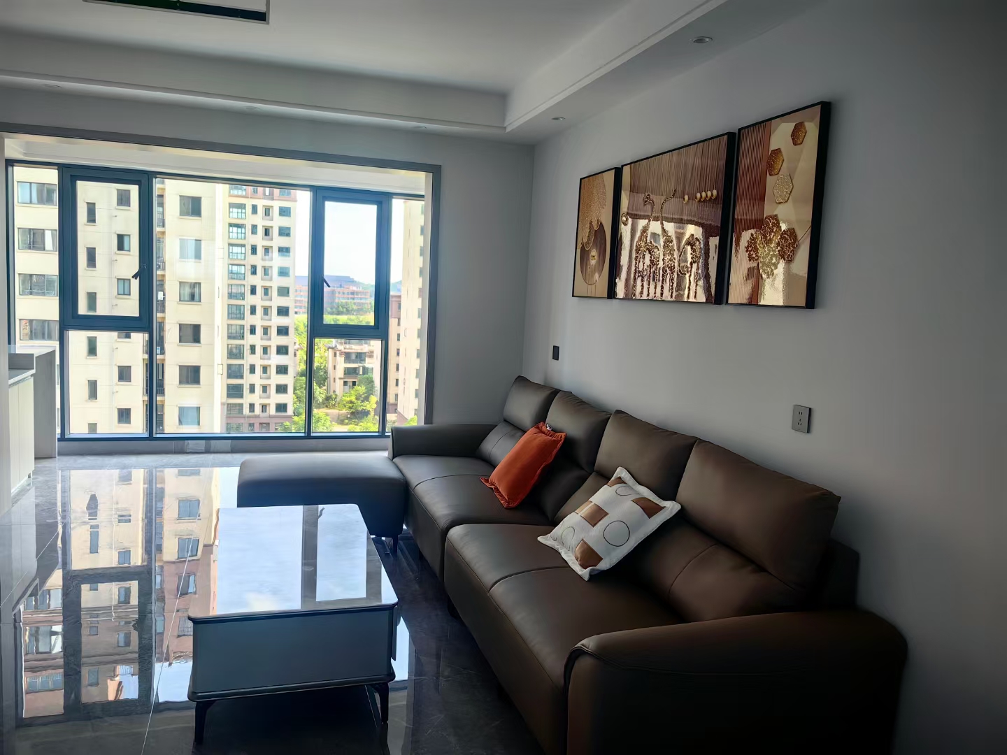 荷塘新城，3室2厅1卫，122.00㎡，精装，租金2300.00元/月 租房