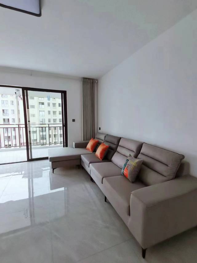 荷塘新城，4室2厅2卫，140㎡，普装，租金2400元/月 租房