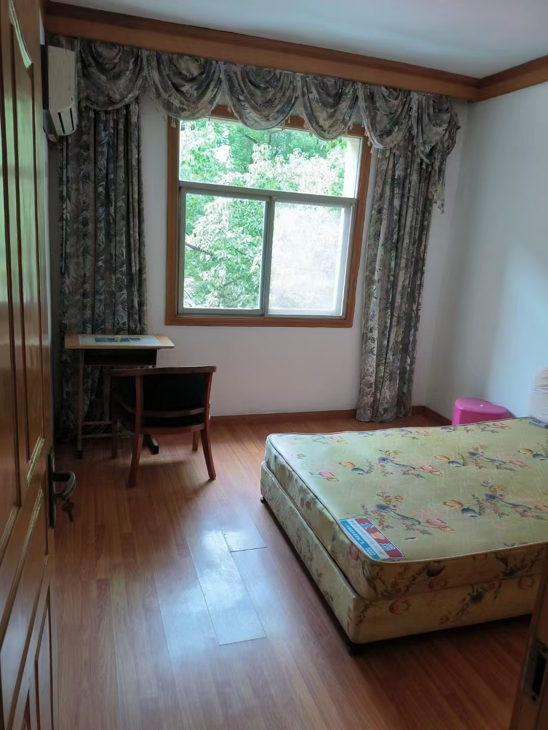 葡萄园小区，3室2厅1卫，118.00㎡，租金900.00元/月 二手房